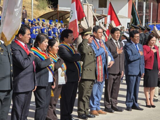 ACOMAYO VIVIÓ CON ORGULLO EL CONCURSO DE DESFILE CÍVICO ESCOLAR POR EL CCV ANIVERSARIO DE LA INDEPENDENCIA DEL PERÚ.